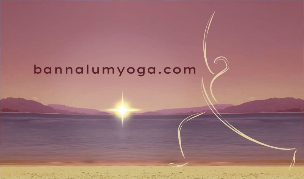 imagen de una playa con una silueta haciendo yoga en tonos rosados